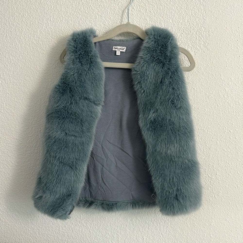 Splendid periwinkle faux fur vest size 5-6 year old